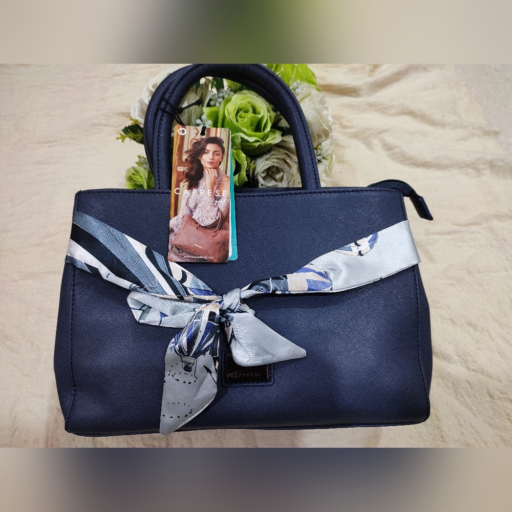 Caprese bag with tag - Picture 3 of 4